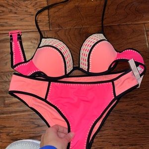 VS Victoria’s Secret Bikini Set NWT 32C M coral